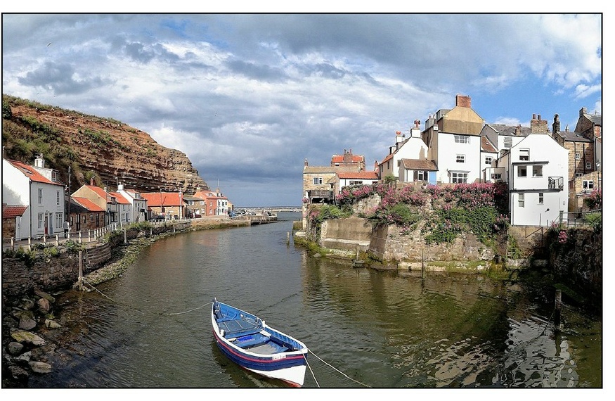 River and boat at Staithes